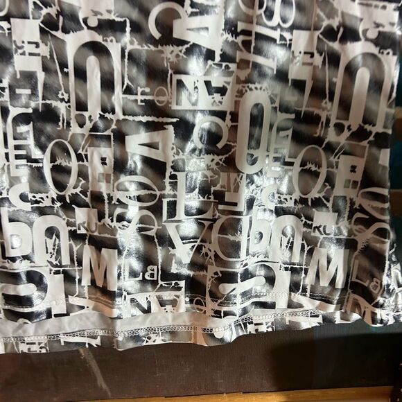 Monochrome Graphic Women's Tank Top XL - Picture 10 of 15